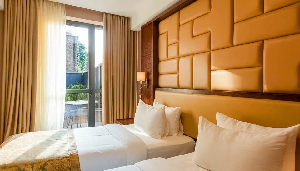 هتل کی ام ام تفلیس